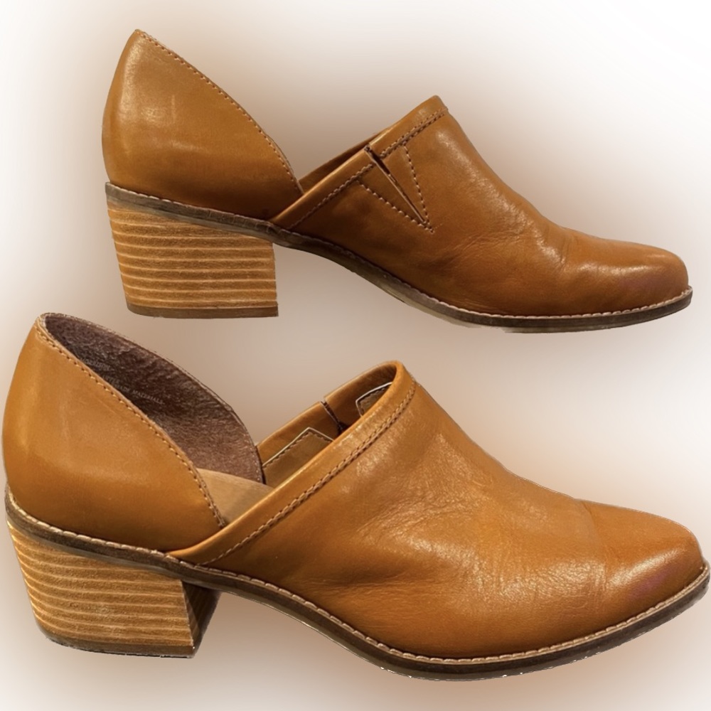 Crown Vintage sz 9 Morrison caramel leather pointy toe heeled shooties